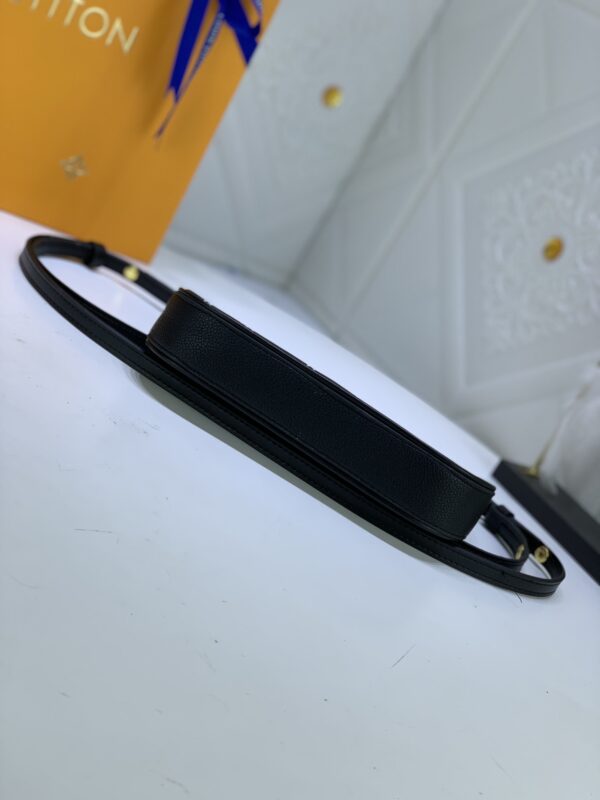 LOUIS VUITTON EASY POUCH ON STRAP BLACK 19CM M8113 - Image 4