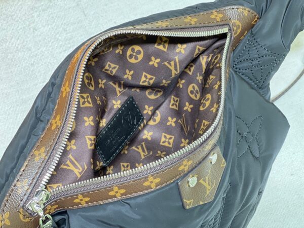 LOUIS VUITTON MAXI BUMBAG BLACK 44CM - Image 7