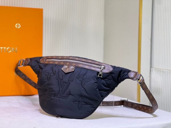 LOUIS VUITTON MAXI BUMBAG BLACK 44CM - Image 4