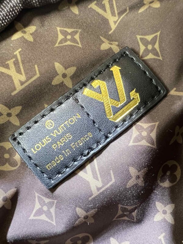 LOUIS VUITTON MAXI BUMBAG NAVY BLUE 44CM - Image 8