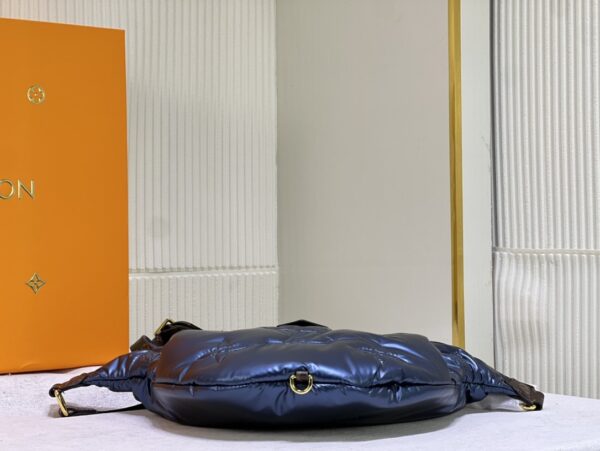 LOUIS VUITTON MAXI BUMBAG NAVY BLUE 44CM - Image 5