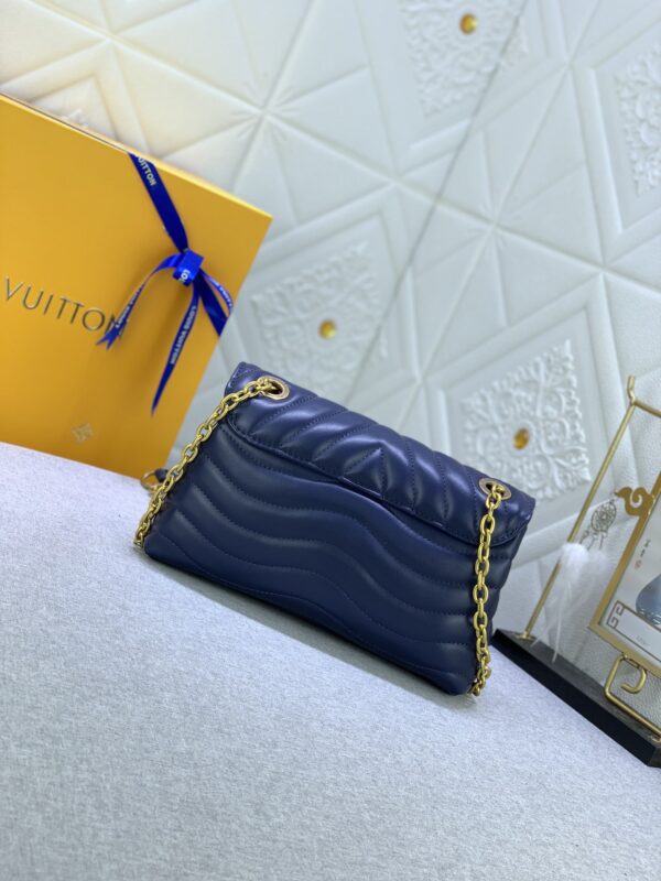 LOUIS VUITTON NEW WAVE CHAIN BAG MM BLUE NAVY 24CM M59349 - Image 7