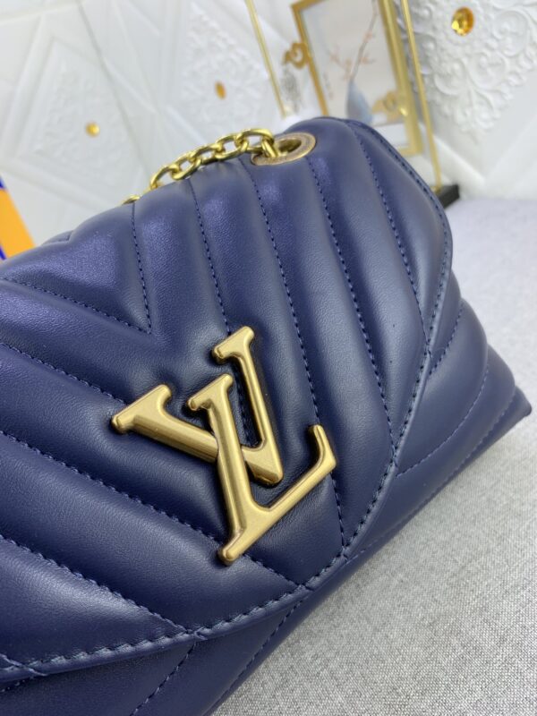 LOUIS VUITTON NEW WAVE CHAIN BAG MM BLUE NAVY 24CM M59349 - Image 4
