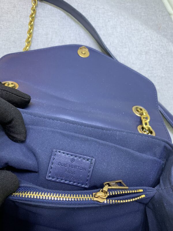 LOUIS VUITTON NEW WAVE CHAIN BAG MM BLUE NAVY 24CM M59349 - Image 3