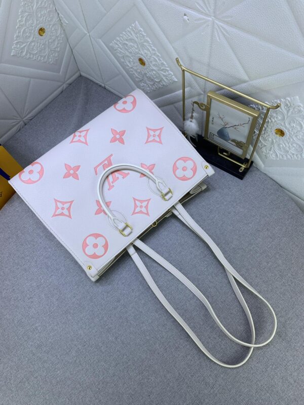 LOUIS VUITTON ONTHEGO MM WHITW 34CM M21575 - Image 3