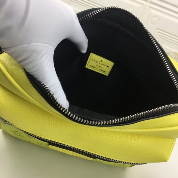 LOUIS VUITTON OUTDOOR MESSENGER YELLOW 29CM M30239 - Image 2