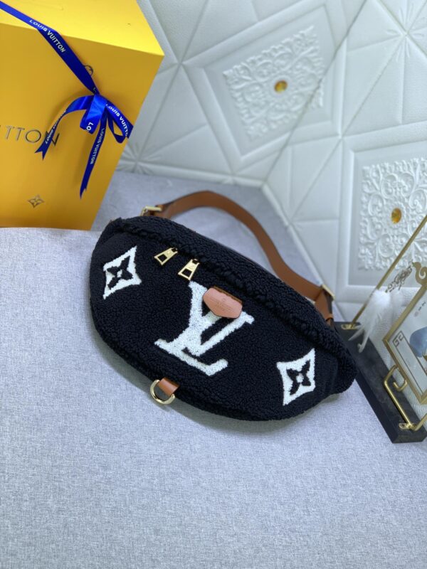 LOUIS VUITTON BUMBAG MONOGRAM TEDDY FLEECE BLACK - Image 5