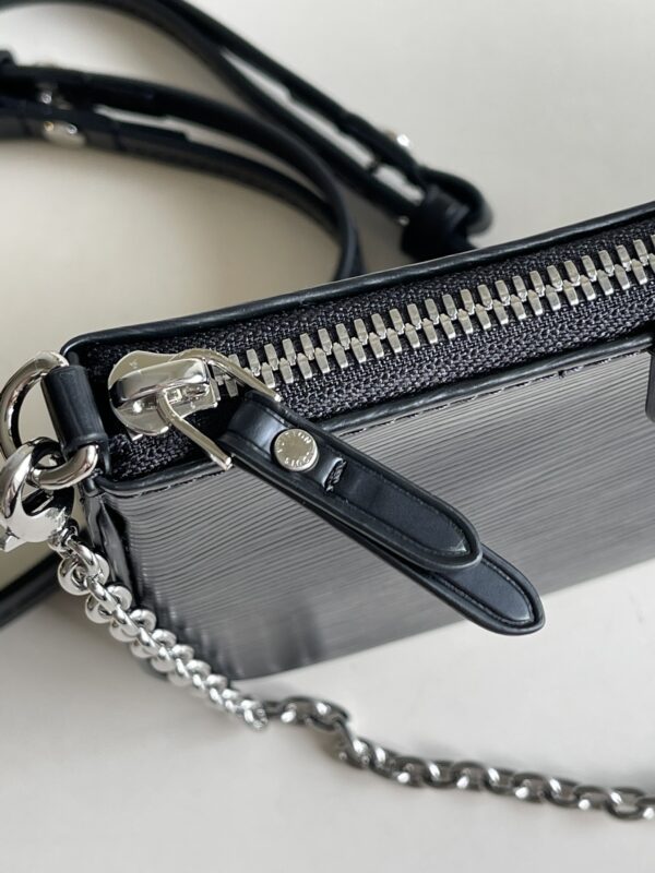 LOUIS VUITTON EASY POUCH ON STRAP 19CM BLACK M80471 - Image 3