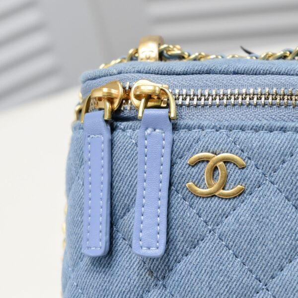 CHANEL 22C PEARL CRUSH MINI VANITY WITH CHAIN DENIM BLUE 11CM - Image 4