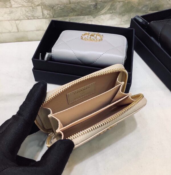 CHANEL 19 CARD HOLDER WITH ZIPPER LEATHER CREAM WALLET - Image 6