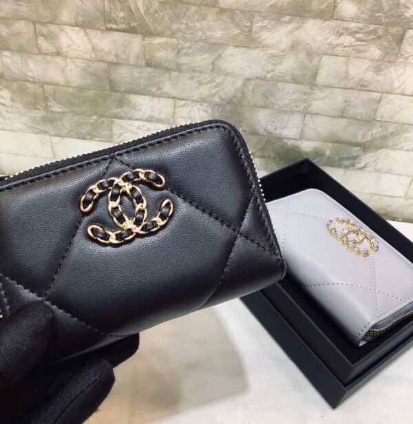 CHANEL 19 CARD HOLDER WITH ZIPPER LEATHER BLACK WALLET - Image 8