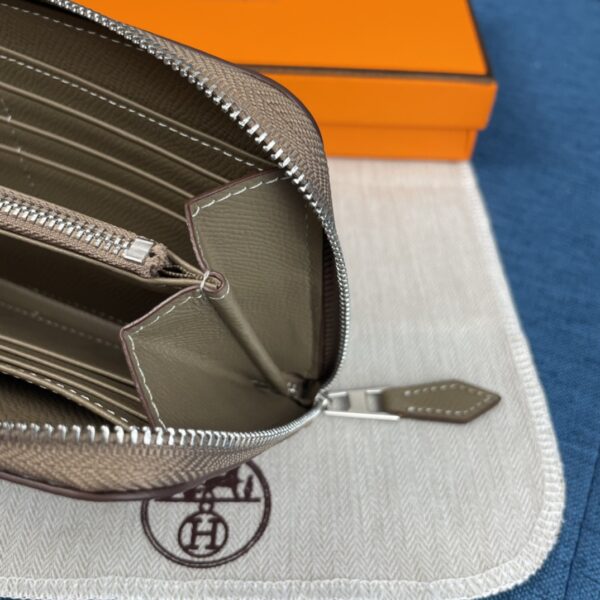 HERMES EVELYN CHEVRE LEATHER  ZIP LONG WALLET 19CM - Image 9