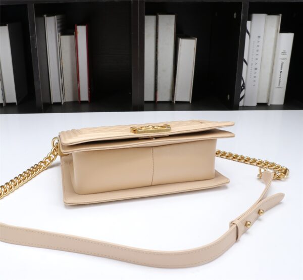 CHANEL MEDIUM BOY QUILTED HANDBAGS LIGHT BEIGE 25CM - Image 4