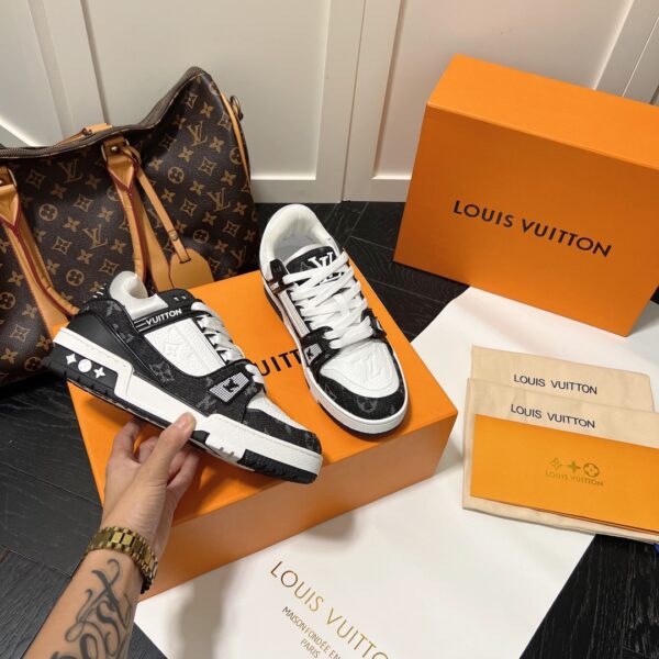 LOUIS VUITTON TRAINER SNEAKERS BLACK AND WHITE 1A9JGB - Image 3
