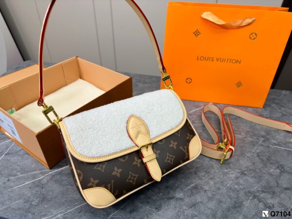 LOUIS VUITTON DIANE MONOGRAM 25CM M46317 - Image 4