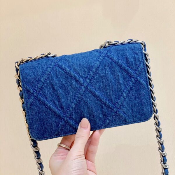 CHANEL CROSSBODY BAG BLUE AP1450 - Image 6