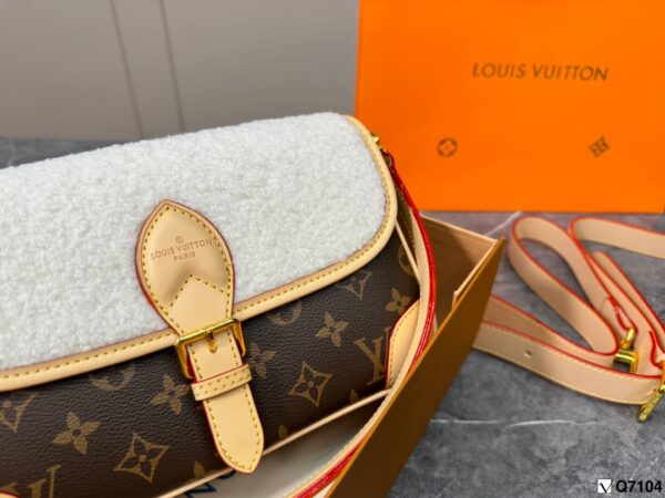 LOUIS VUITTON DIANE MONOGRAM 25CM M46317 - Image 3