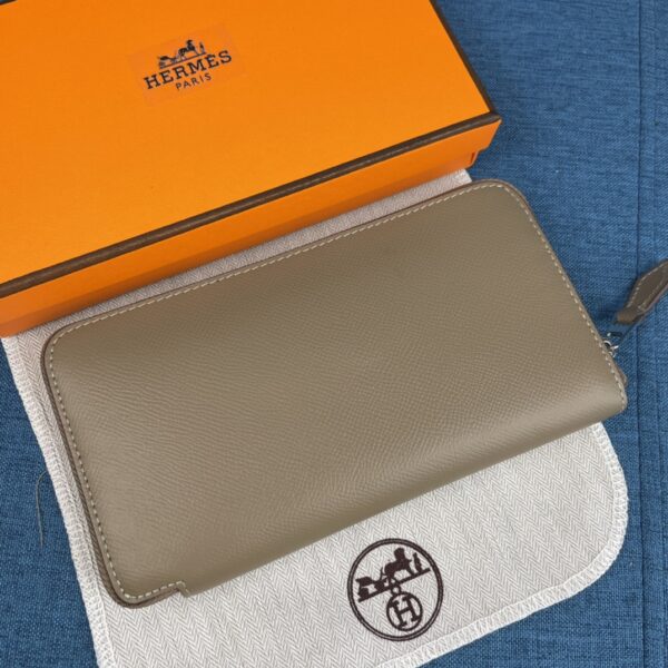 HERMES EVELYN CHEVRE LEATHER  ZIP LONG WALLET 19CM - Image 3