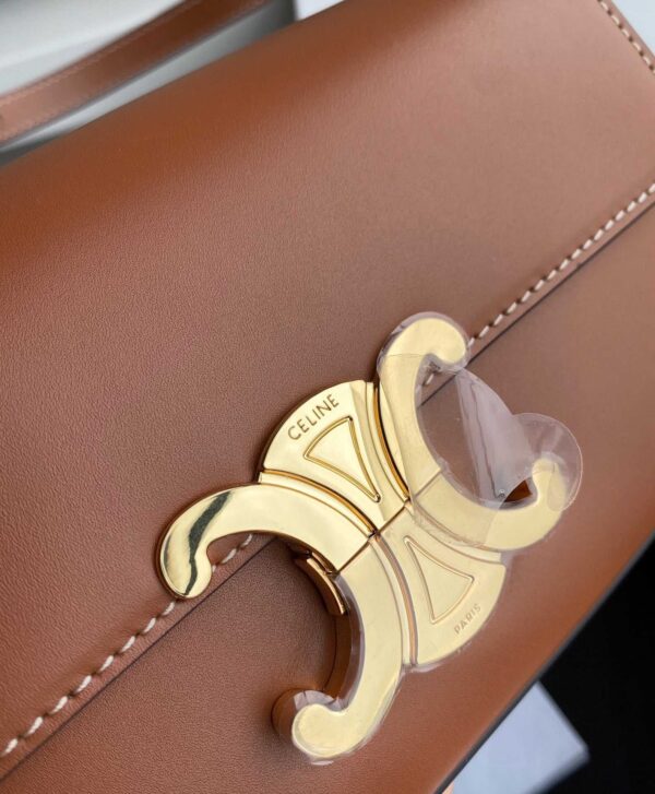 CELINE TRIOMPHE SHOULDER BAG IN SHINY BROWN 194143BFN04LU - Image 7