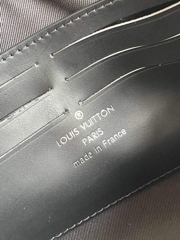 LOUIS VUITTON GUSSETED CARD HOLDER BLACK M80878 - Image 3