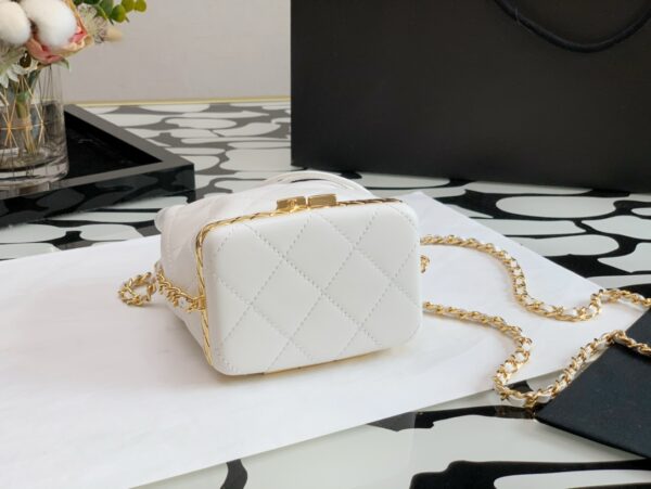 CHANEL SMALL BUCKET WITH CHAIN WHITE NECKLACE AP2750 - Image 6