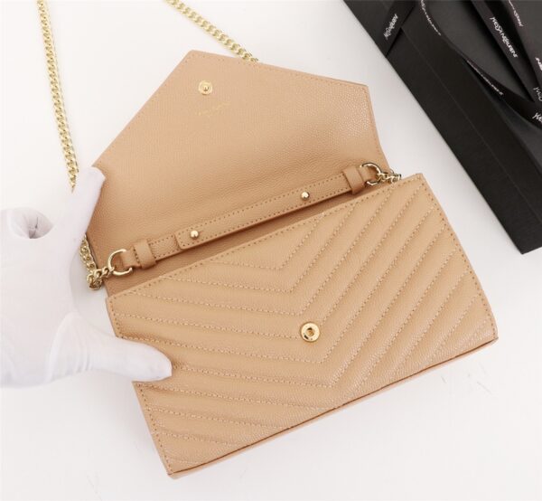 SAINT LAURENT CASSANDRE MATELASSÉ CHAIN WALLET IN GRAIN DE POUDRE EMBOSSED BEIGE 22CM 377828BOW012721 - Image 3