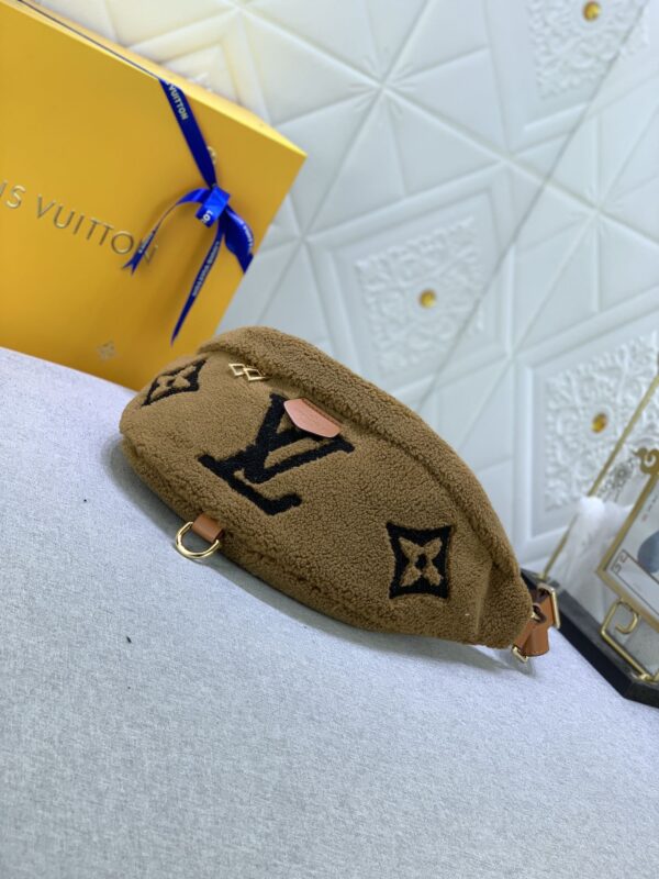 LOUIS VUITTON BUMBAG MONOGRAM TEDDY FLEECE BROWN - Image 3