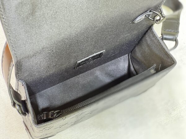 LOUIS VUITTON STEAMER WEARABLE WALLET BLACK 18CM M81746 - Image 2