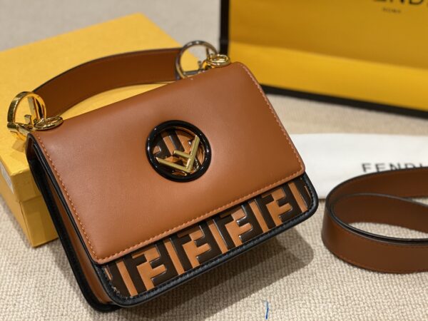 FENDI FF LOGO BOTTOM BROWN BAG 22CM - Image 4