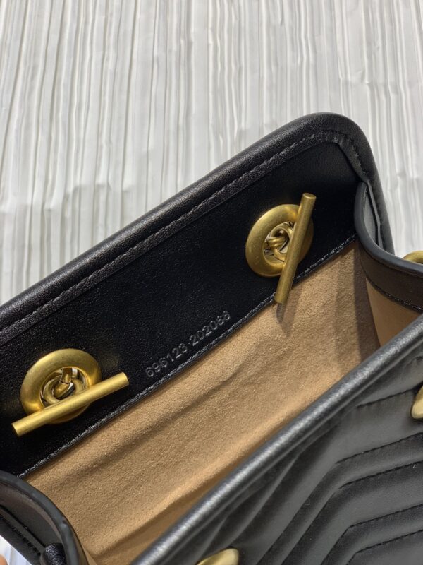 GUCCI MINI SAC GG MARMONT MATELASSE BLACK 696123 DTDHT 1000 - Image 5