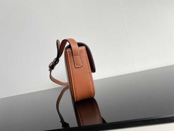 CELINE TRIOMPHE SHOULDER BAG IN SHINY BROWN 194143BFN04LU - Image 9