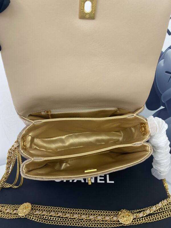 CHANEL QUILTED MINI CC SUEDE FLAP NUDE5 - Image 6