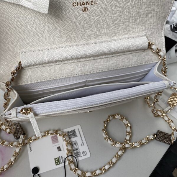CHANEL SHOULDER BAG WHITE AP2400 - Image 9