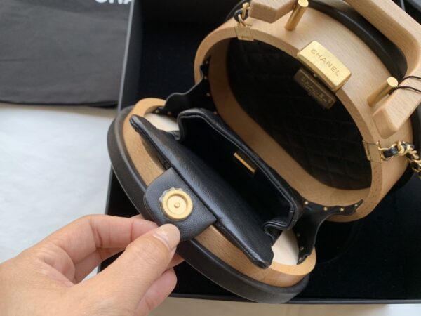 CHANEL VANITY CASE IN BEECH WOOD 20CM AS2928 - Image 9