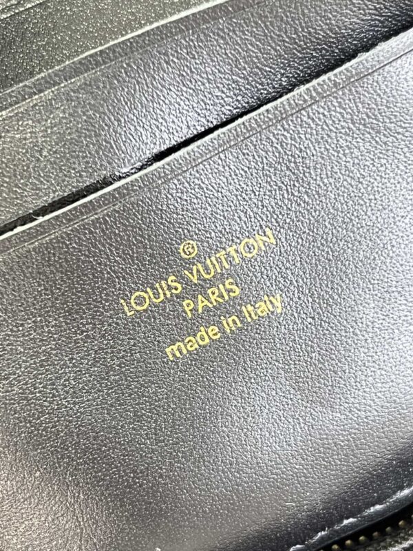 LOUIS VUITTON WALLET ON STRAP BUBBLEGRAM BLACK M81398 - Image 9