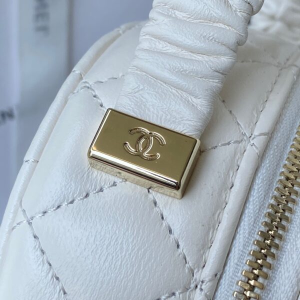 CHANEL VANITY CASE WHITE AP2731 - Image 8