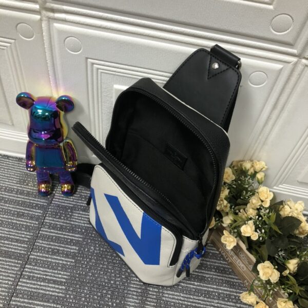 LOUIS VUITTON AVENUE SLINGBAG BLACK 31CM - Image 2