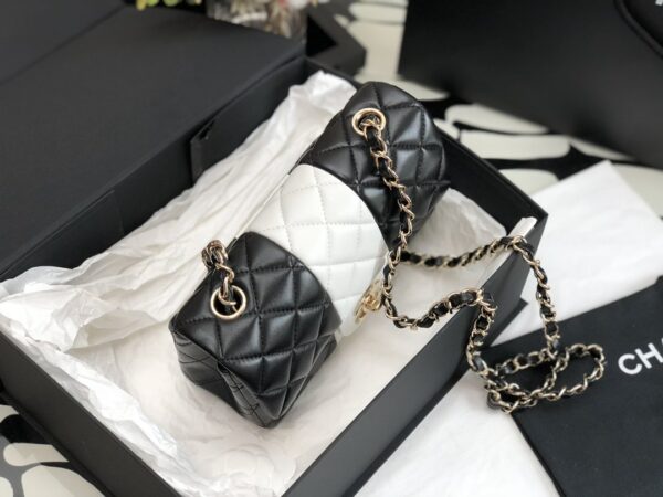 CHANEL TIMELESS CLASSIC FLAP BAG BLACK 20CM - Image 4