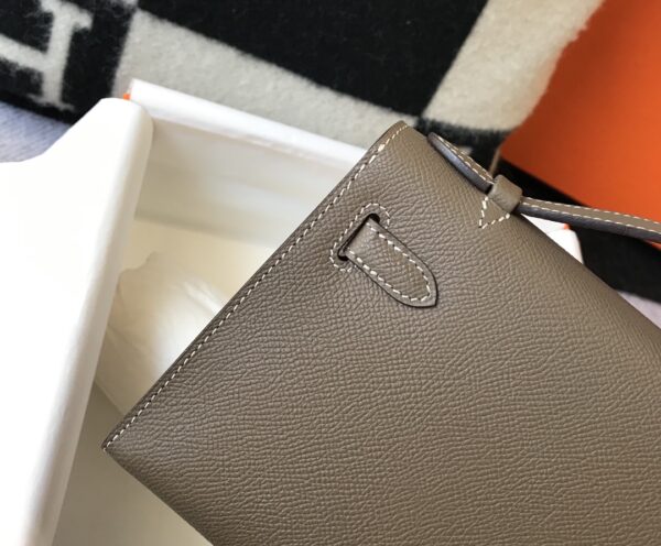 HERMES MINI KELLY POCHETTE GOLD TONED HARDWARE DARK BEIGE 22CM - Image 8