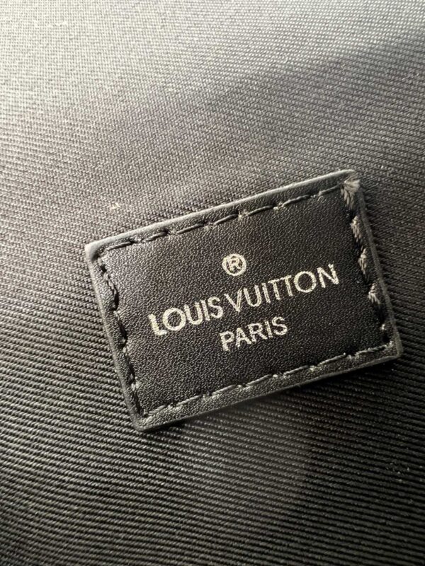 LOUIS VUITTON STEAMER WEARABLE WALLET MONOGRAM 18CM M81783 - Image 3