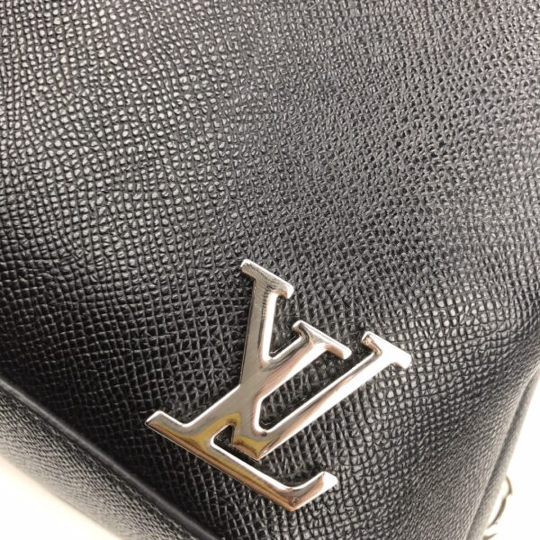 LOUIS VUITTON AVENUE SLINGBAG BLACK 31CM M30443 - Image 2