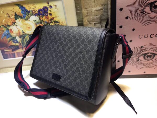 GUCCI GG SUPREME MESSENGER BAG BLACK 33CM - Image 9