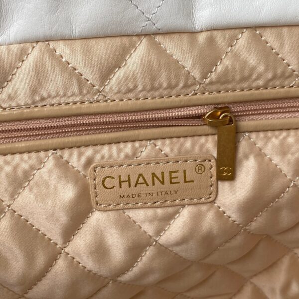CHANEL 22 HANDBAG WHITE 42CM AS3261 - Image 9
