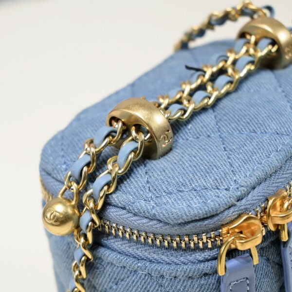 CHANEL 22C PEARL CRUSH MINI VANITY WITH CHAIN DENIM BLUE 11CM - Image 2
