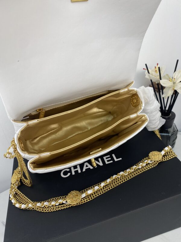 CHANEL QUILTED MINI CC FLAP WHITE - Image 9