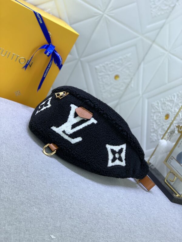 LOUIS VUITTON BUMBAG MONOGRAM TEDDY FLEECE BLACK - Image 2