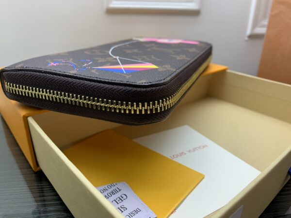 LOUIS VUITTON 2004 PORTE MONNAIE ZIPPY MONOGRAM VIVIENNE KITE FLYING WALLET - Image 7