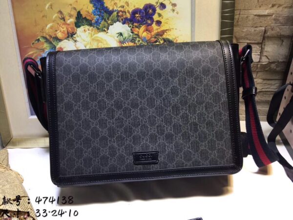 GUCCI GG SUPREME MESSENGER BAG BLACK 33CM - Image 10