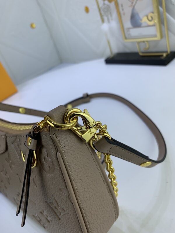 LOUIS VUITTON EASY POUCH ON STRAP TOURTERELLE BEIGE 19CM M81862 - Image 6