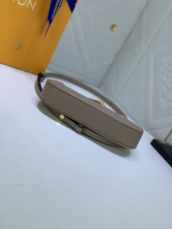 LOUIS VUITTON EASY POUCH ON STRAP TOURTERELLE BEIGE 19CM M81862 - Image 8